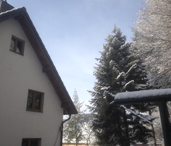 Rückseite des Hauses im Winter, © kph