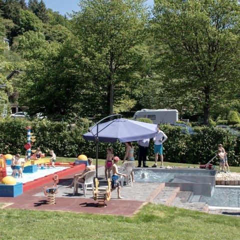 Espace enfants piscine extérieure, © Stadt Schleiden / Kerstin Wielspütz