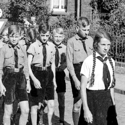 Funeral procession for bomb victims in Schleiden, © Sammlung Heinen/Wollgarten